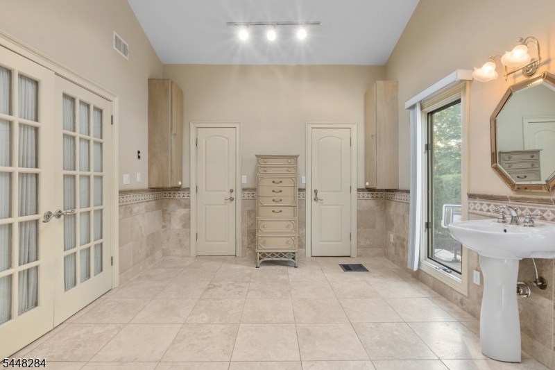 8 Cracco Ln