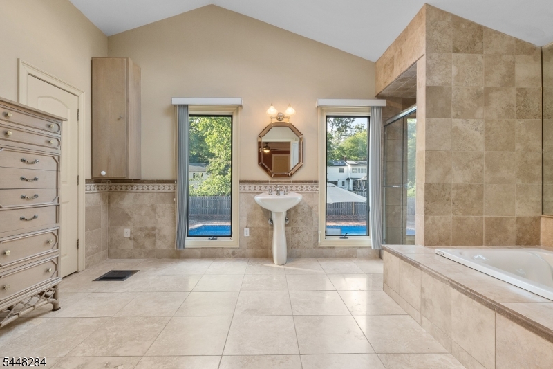8 Cracco Ln