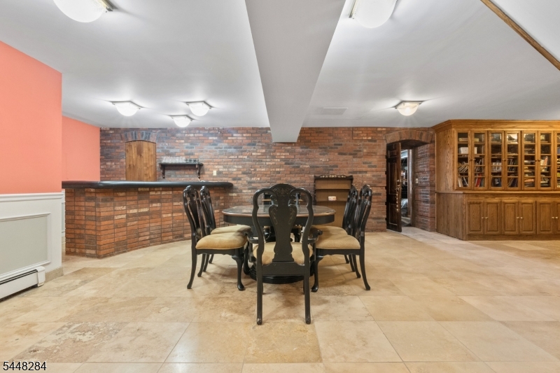 8 Cracco Ln