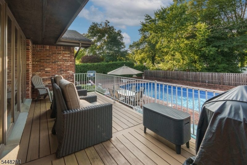 8 Cracco Ln