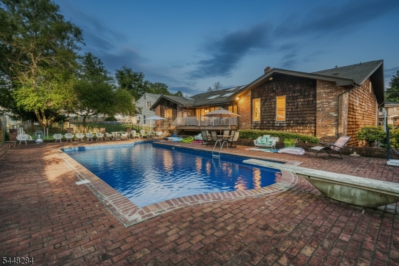 8 Cracco Ln