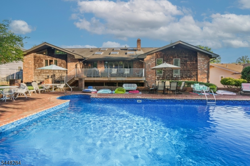 8 Cracco Ln
