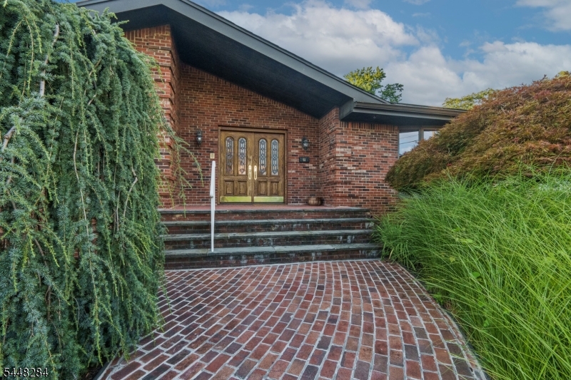 8 Cracco Ln