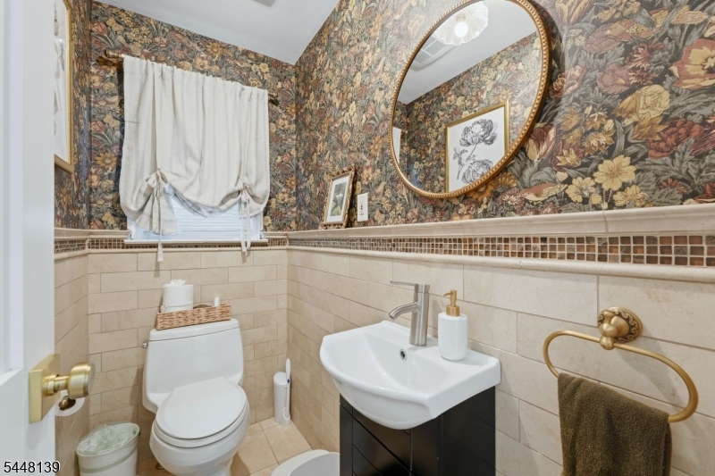 102 Mortimer Ave