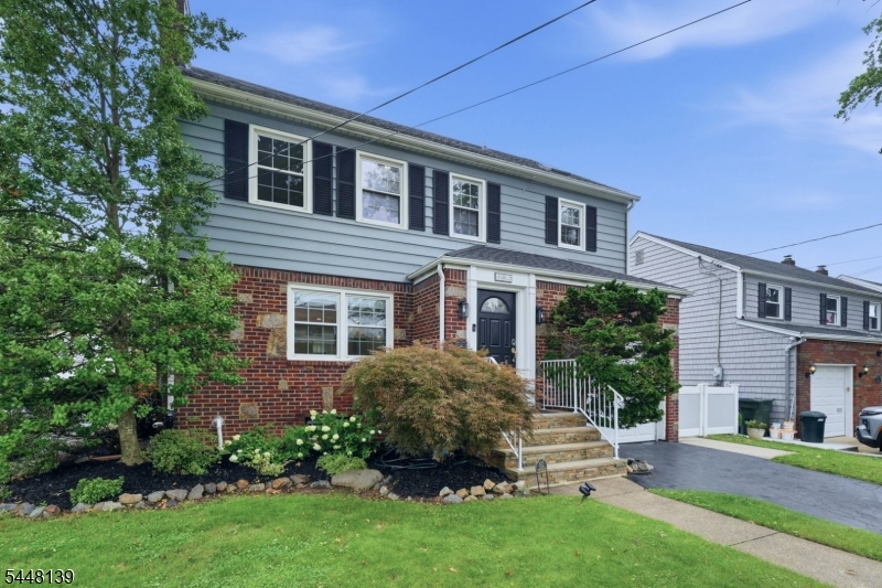 102 Mortimer Ave