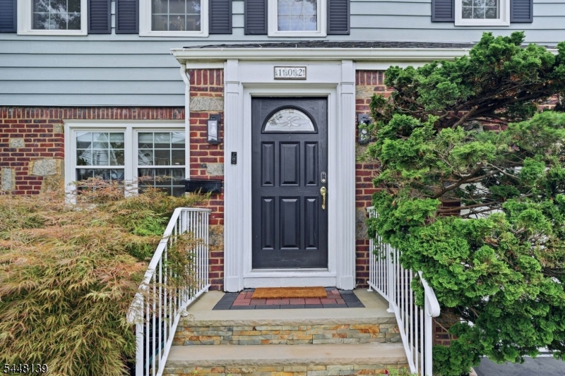102 Mortimer Ave
