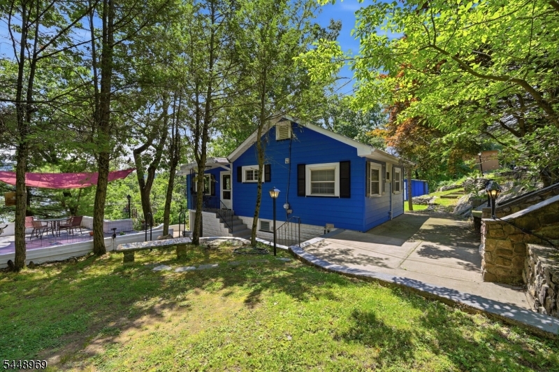 8 Stony Trail