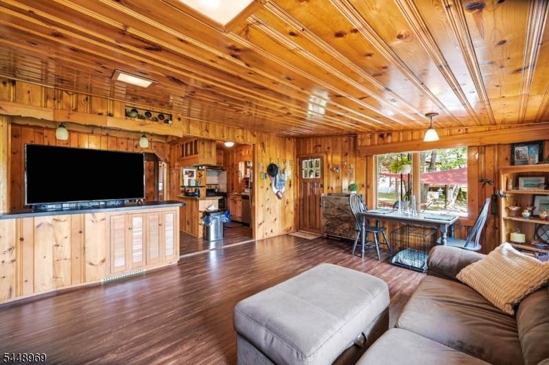 8 Stony Trail