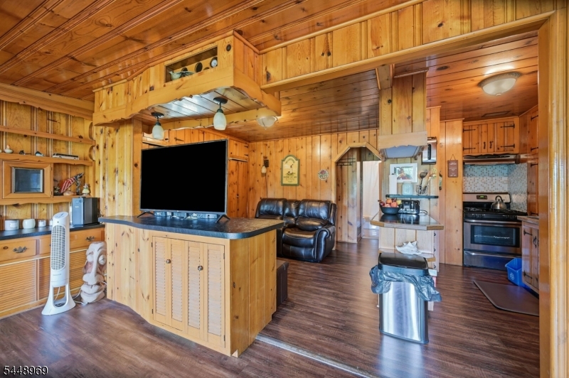 8 Stony Trail