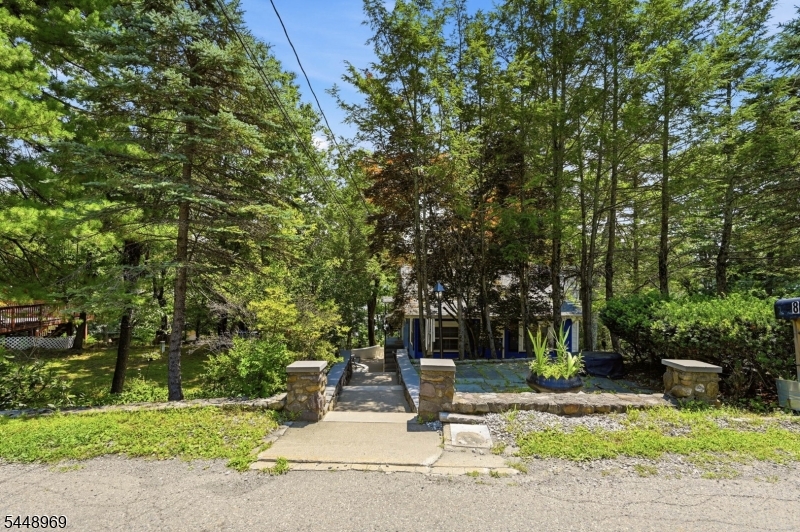8 Stony Trail