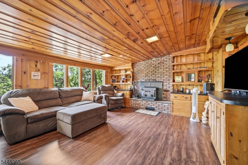 8 Stony Trail