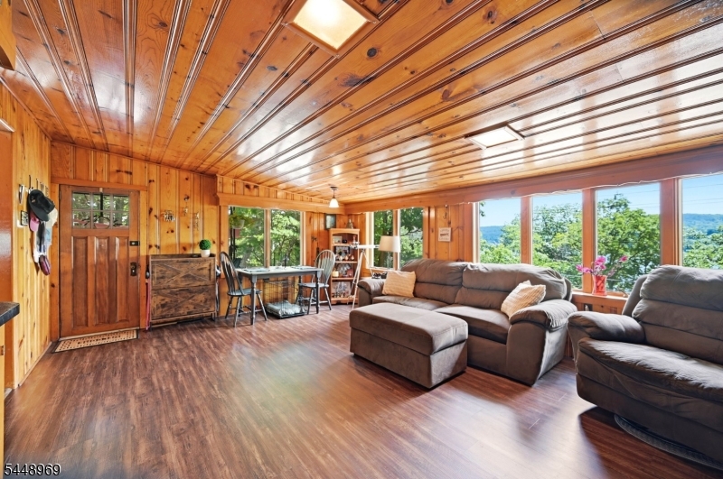 8 Stony Trail