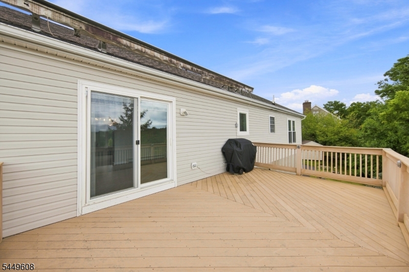 10 Lakeview Ter