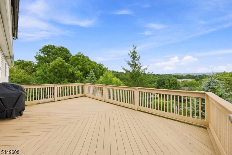 10 Lakeview Ter