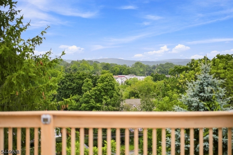 10 Lakeview Ter