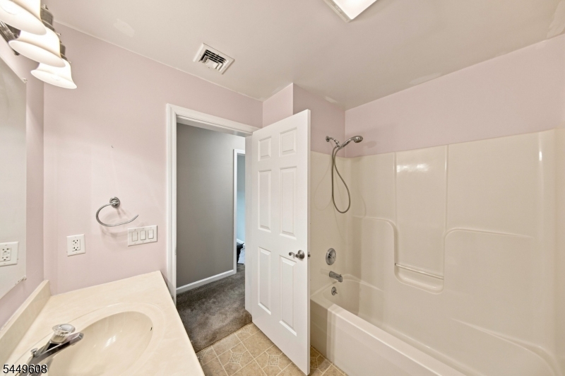 10 Lakeview Ter