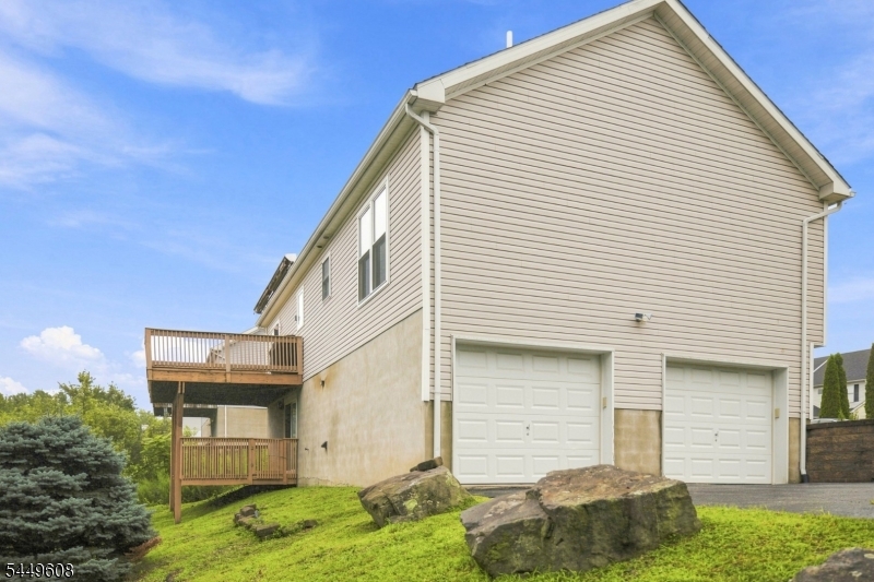 10 Lakeview Ter