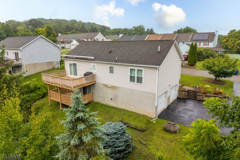 10 Lakeview Ter