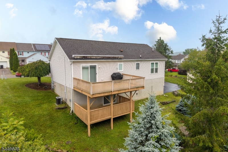 10 Lakeview Ter