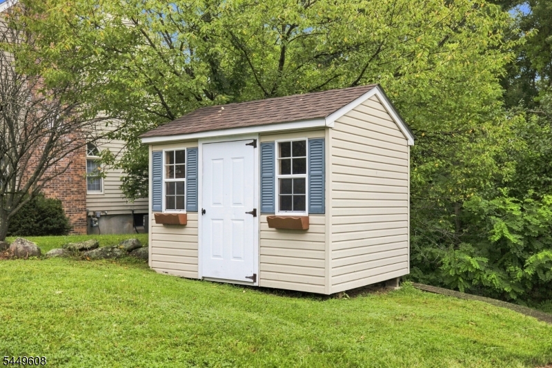 10 Lakeview Ter