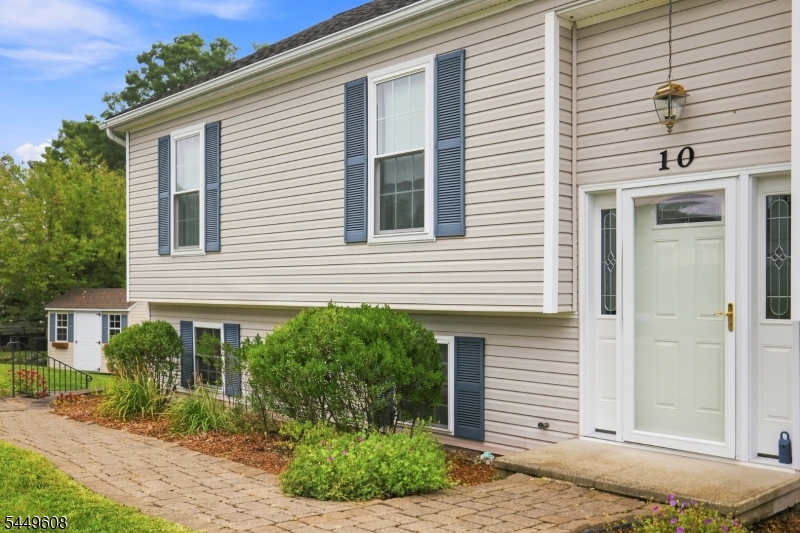 10 Lakeview Ter
