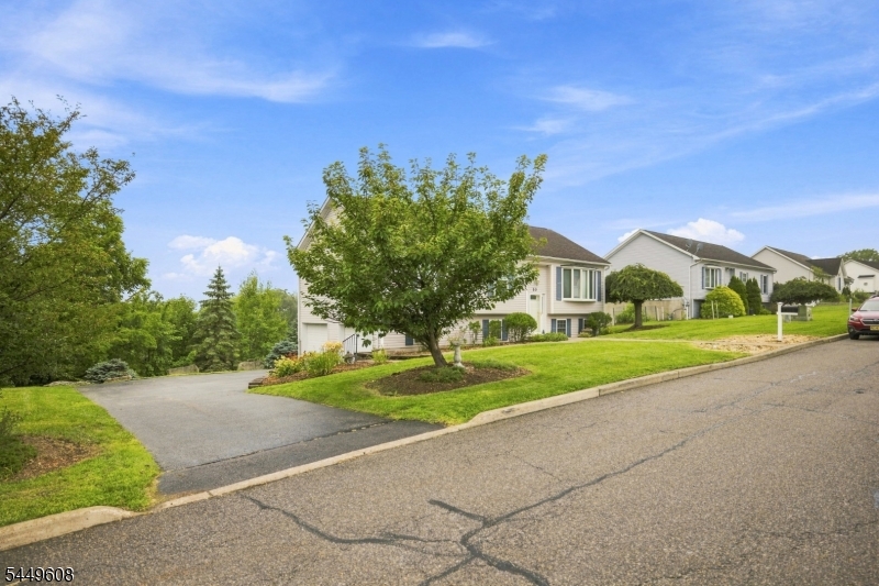 10 Lakeview Ter