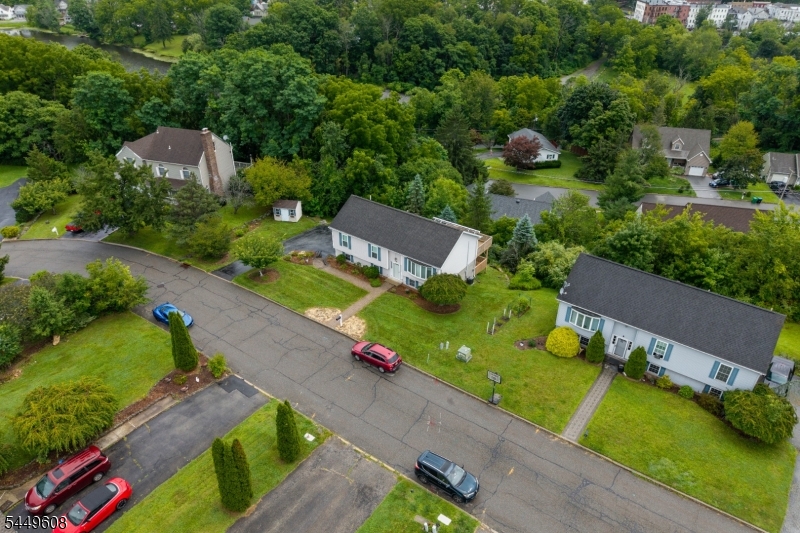 10 Lakeview Ter