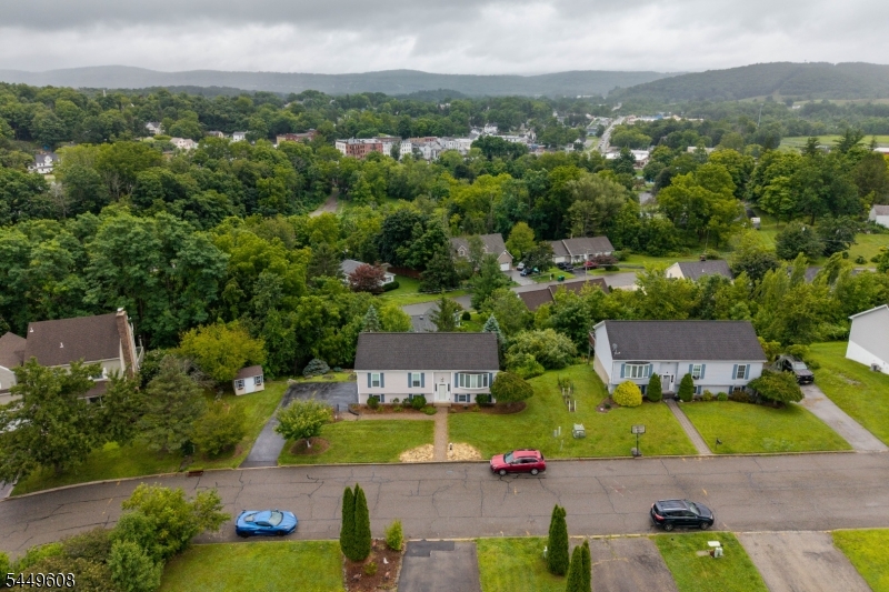 10 Lakeview Ter