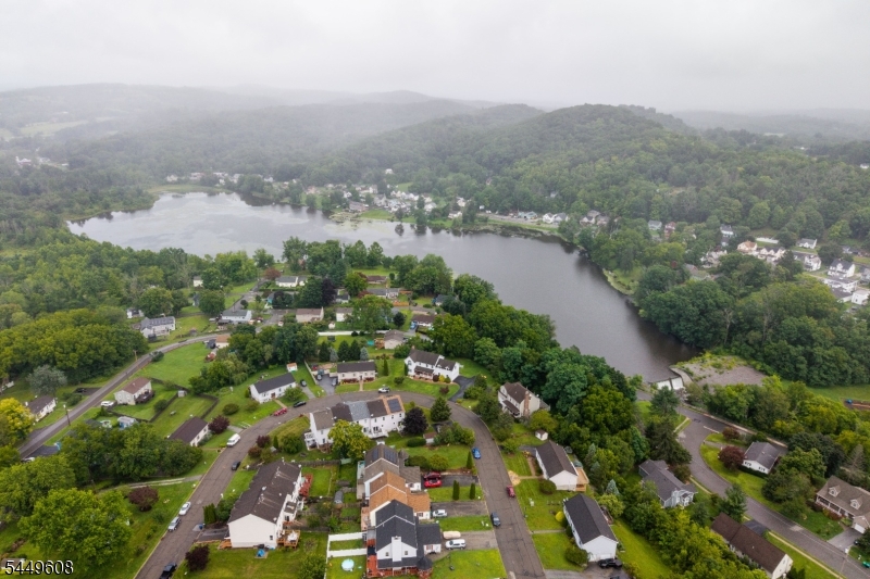 10 Lakeview Ter