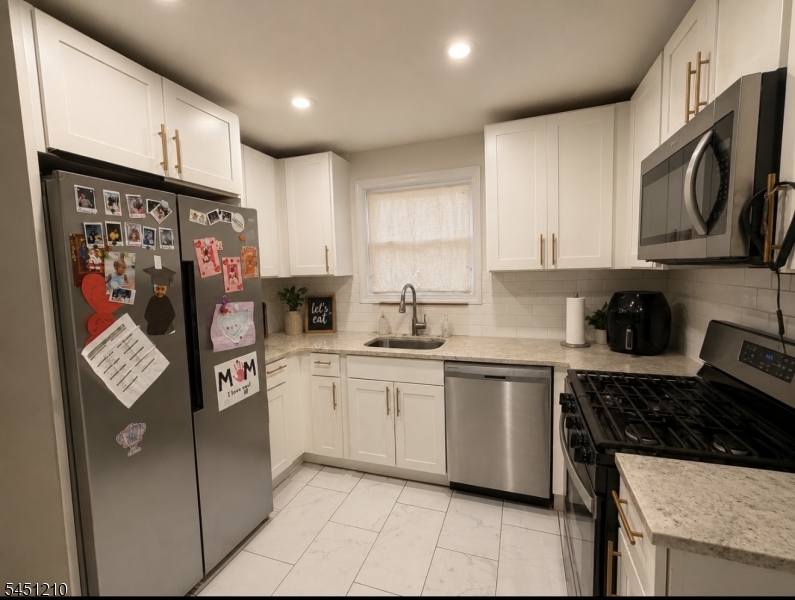 81 Delmar Pl