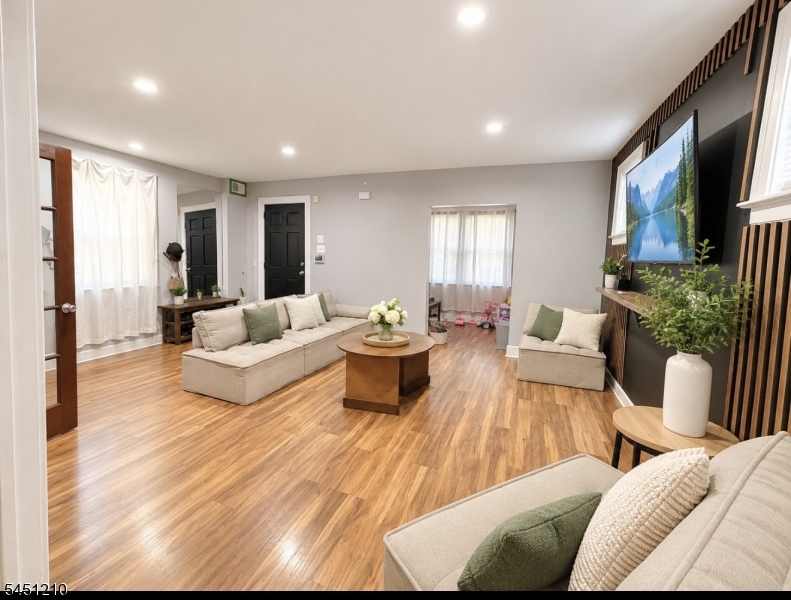 81 Delmar Pl