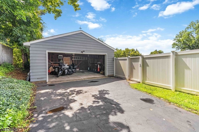 22 Highland Ave