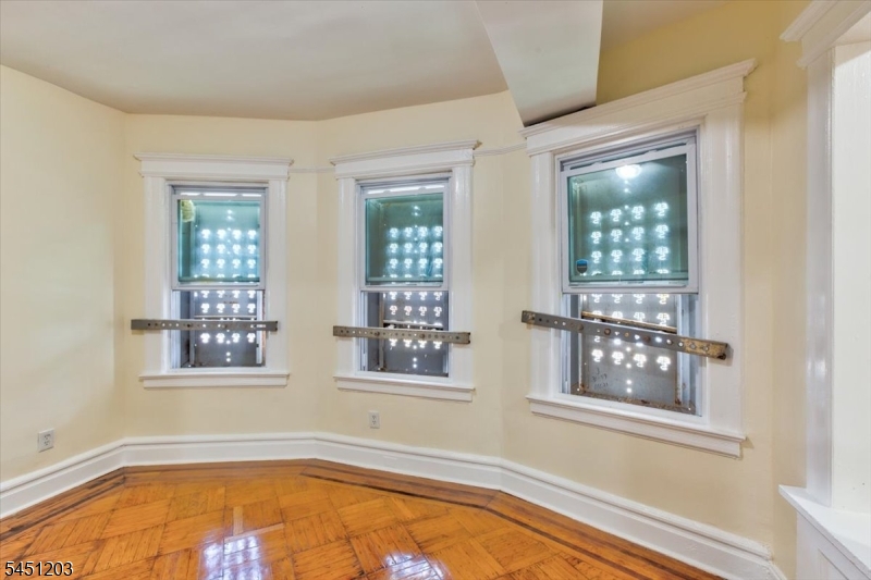 31 Voorhees St