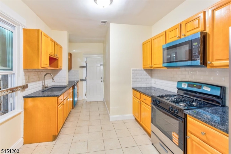 31 Voorhees St