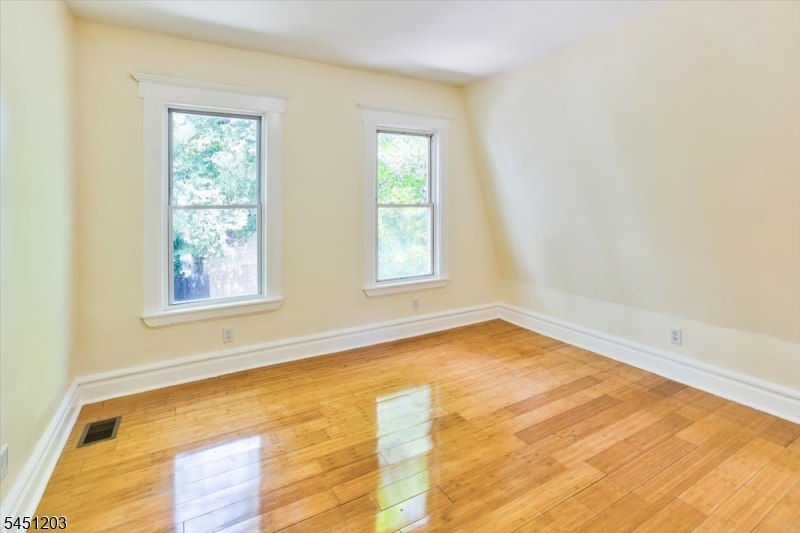 31 Voorhees St