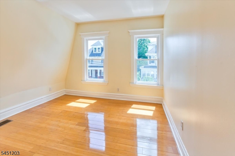 31 Voorhees St