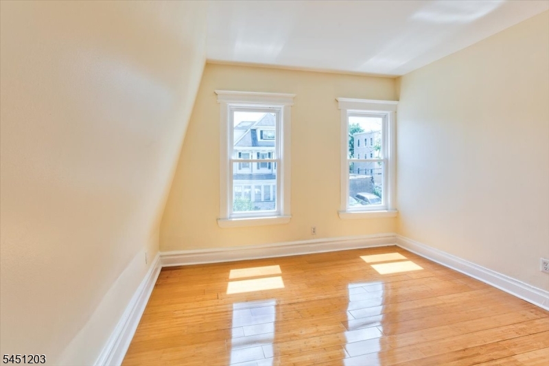 31 Voorhees St