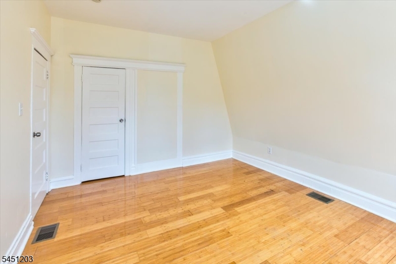 31 Voorhees St