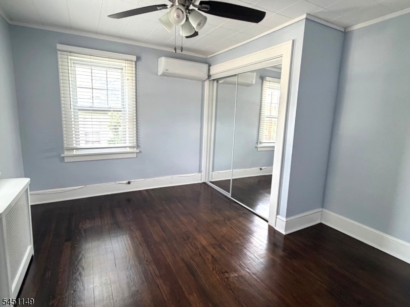11 Van Dyke Pl