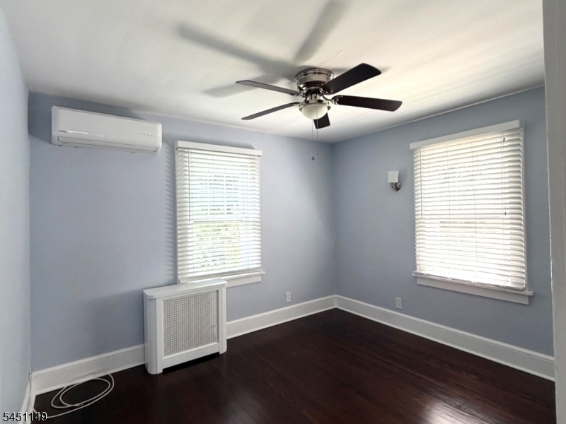 11 Van Dyke Pl