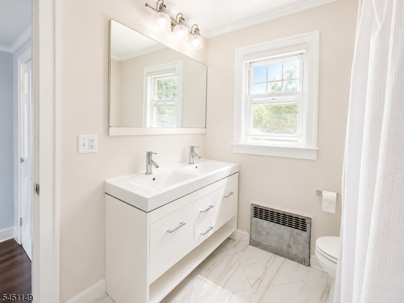 11 Van Dyke Pl