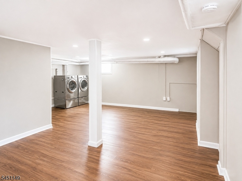 11 Van Dyke Pl