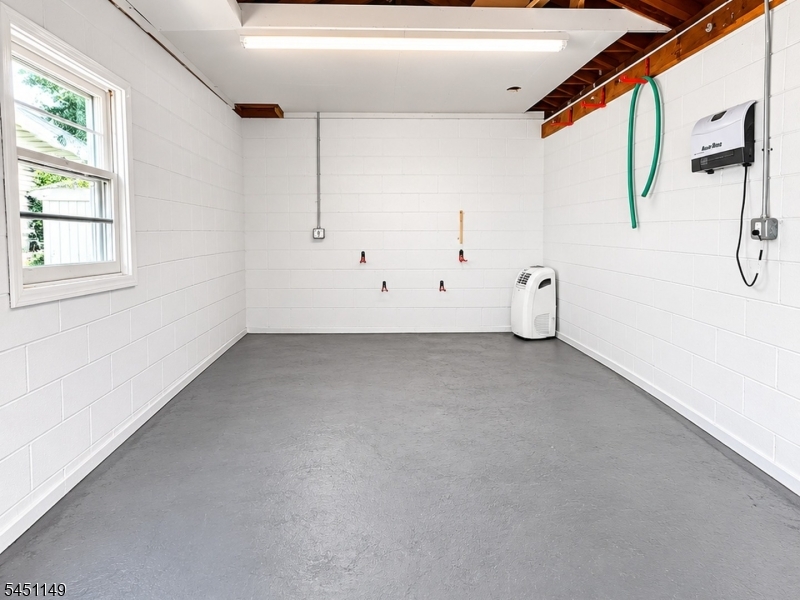 11 Van Dyke Pl