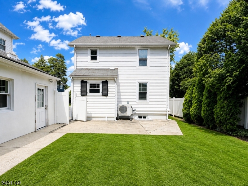 11 Van Dyke Pl
