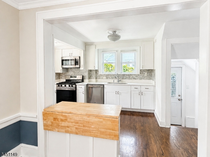 11 Van Dyke Pl