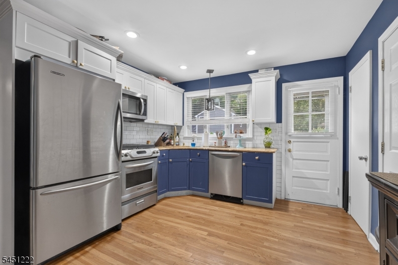 870 Crescent Dr