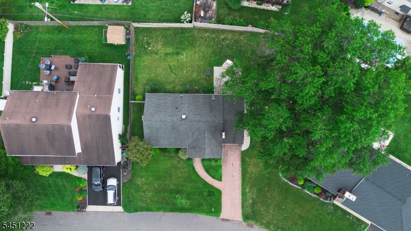 870 Crescent Dr