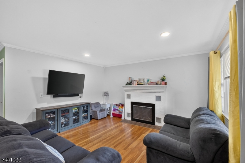 870 Crescent Dr