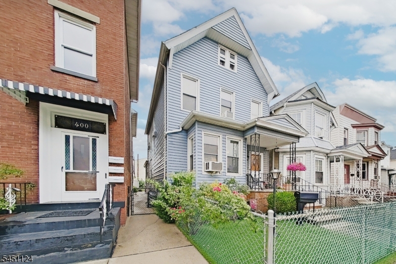 402 Davis Ave