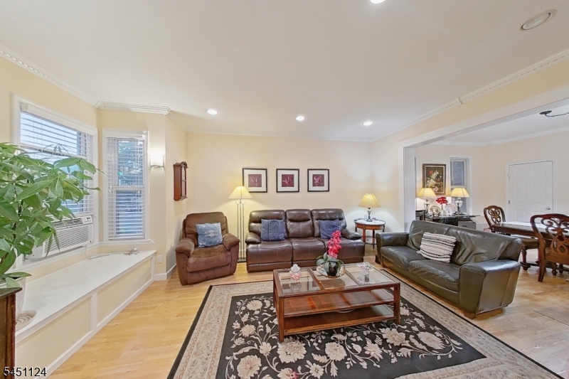 402 Davis Ave